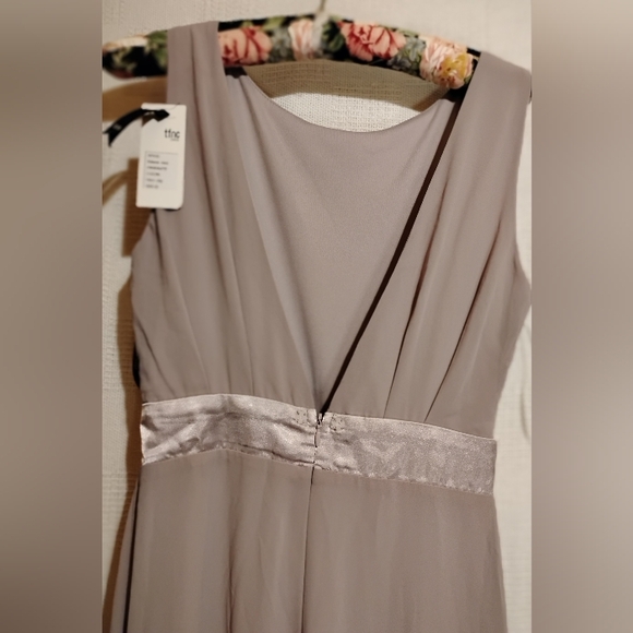 TFNC Dresses & Skirts - Tfnc London Elegant Gray Sleeveless Dress Size 10